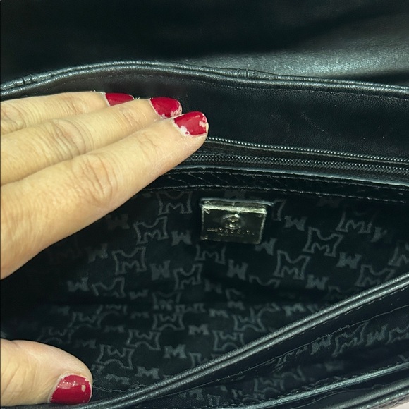 Michael Kors Black Textured Shoulder Bag - Picture 3 of 7